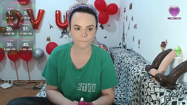 Snapshot of hotmilf4uxxx chatting on March 18, 2026, 10:07 am hotmilf4uxxx online show from March 18, 2026, 10:07 am