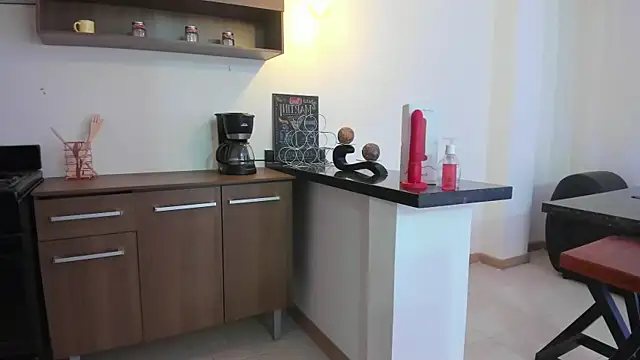 Lizzie Williams  online show from October 7, 2025, 3:07 am