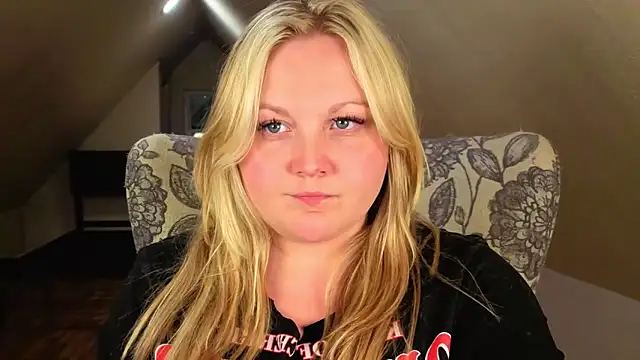 PhatAssBlond online show from May 2, 2026, 3:56 am