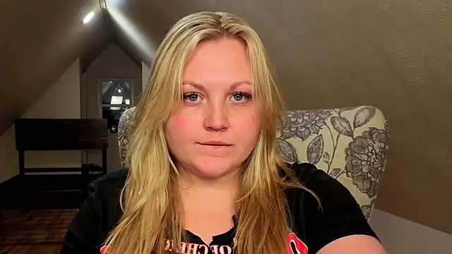 PhatAssBlond online show from May 7, 2026, 2:49 am