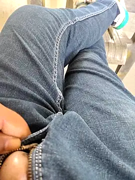 Snapshot of SplitPrestige19 chatting on April 5, 2026, 8:21 am SplitPrestige19 online show from April 5, 2026, 8:21 am