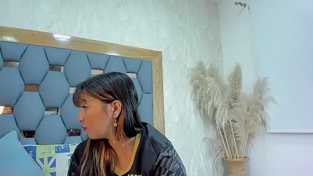 Snapshot of yayi_derek chatting on October 30, 2025, 11:41 am yayi derek online show from October 30, 2025, 11:41 am