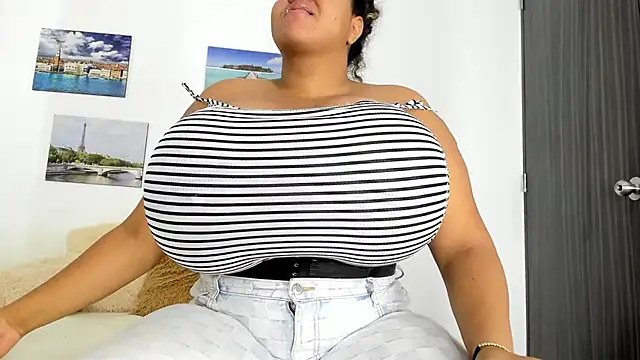 Snapshot of bigmom69_ chatting on October 28, 2025, 5:01 pm bigmom69 online show from October 28, 2025, 5:01 pm