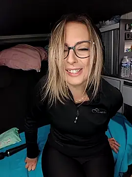 Snapshot of Jade_Emeraud chatting on December 2, 2025, 9:27 pm Jade Emeraud online show from December 2, 2025, 9:27 pm