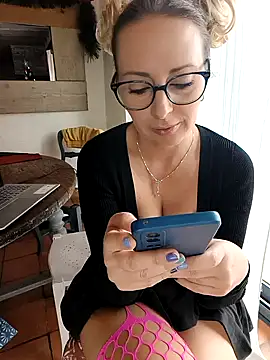 Snapshot of Jade_Emeraud chatting on December 4, 2025, 3:11 pm Jade Emeraud online show from December 4, 2025, 3:11 pm