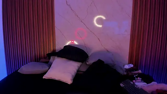 Emiilycollins online show from December 4, 2025, 2:10 am