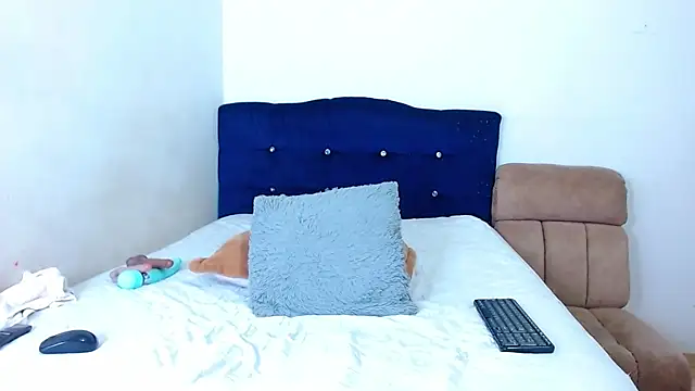 katarinademon online show from December 17, 2025, 9:09 pm