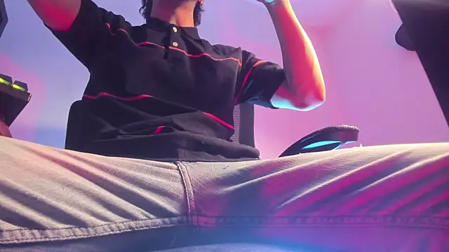 Snapshot of s_sven03 chatting on December 3, 2025, 12:12 am s sven03 online show from December 3, 2025, 12:12 am