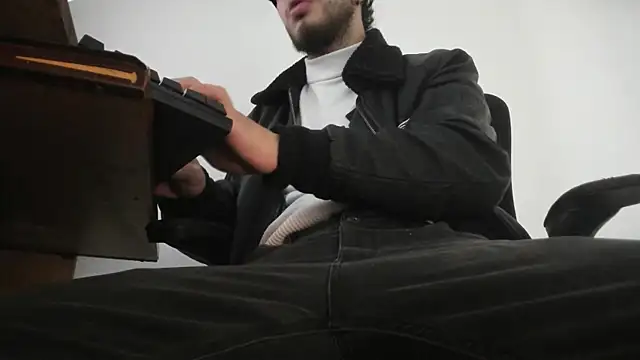 Snapshot of s_sven03 chatting on October 17, 2025, 2:26 am s sven03 online show from October 17, 2025, 2:26 am