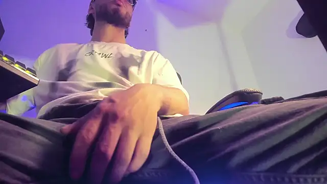 Snapshot of s_sven03 chatting on November 29, 2025, 2:01 am s sven03 online show from November 29, 2025, 2:01 am