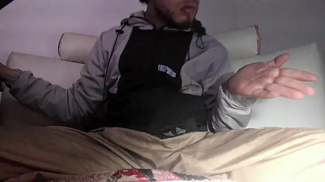 Snapshot of s_sven03 chatting on October 11, 2025, 12:11 am s sven03 online show from October 11, 2025, 12:11 am