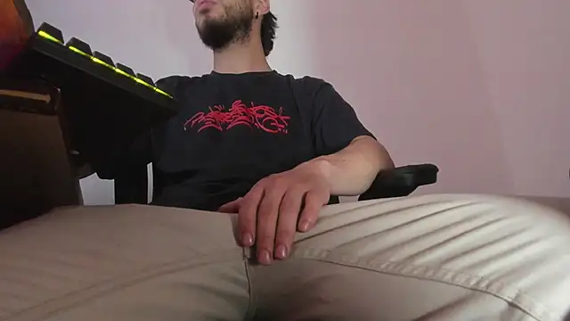 Snapshot of s_sven03 chatting on October 25, 2025, 10:10 pm s sven03 online show from October 25, 2025, 10:10 pm