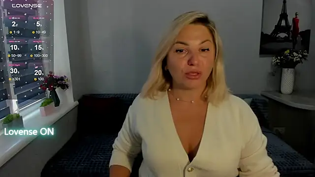 Snapshot of sweet___margaret chatting on October 15, 2025, 11:07 am sweet margaret online show from October 15, 2025, 11:07 am