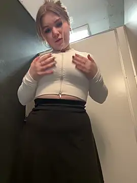 Snapshot of PumaShyXD chatting on October 11, 2025, 10:27 am PumaShyXD online show from October 11, 2025, 10:27 am