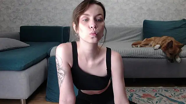 Snapshot of milly_ross chatting on November 23, 2025, 9:19 am milly ross online show from November 23, 2025, 9:19 am