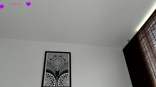 VeronicaTonu online show from November 9, 2025, 2:32 pm