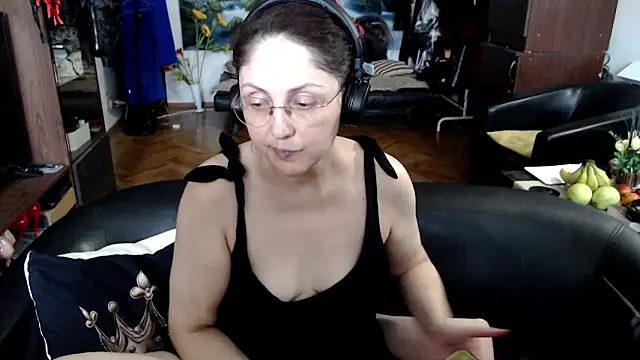 Snapshot of Imperatriza chatting on June 9, 2026, 3:02 pm Imperatriza online show from June 9, 2026, 3:02 pm