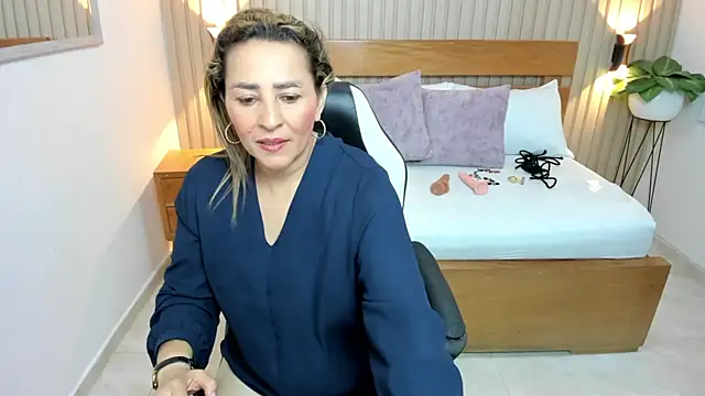 Snapshot of luciana_ballesteros_ chatting on June 10, 2026, 12:28 pm luciana ballesteros online show from June 10, 2026, 12:28 pm