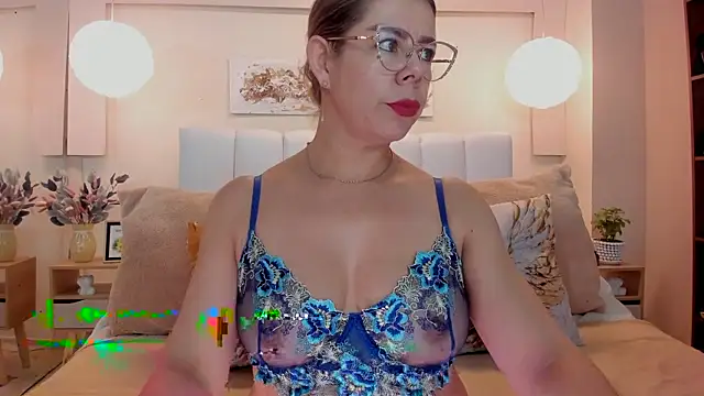 Snapshot of RamonaSimons chatting on June 10, 2026, 8:32 pm RamonaSimons online show from June 10, 2026, 8:32 pm