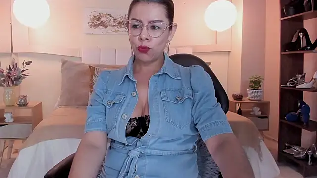Snapshot of RamonaSimons chatting on May 13, 2026, 8:05 pm RamonaSimons online show from May 13, 2026, 8:05 pm