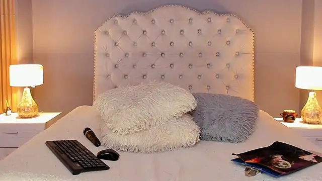 Snapshot of RamonaSimons chatting on October 22, 2025, 8:08 pm RamonaSimons online show from October 22, 2025, 8:08 pm