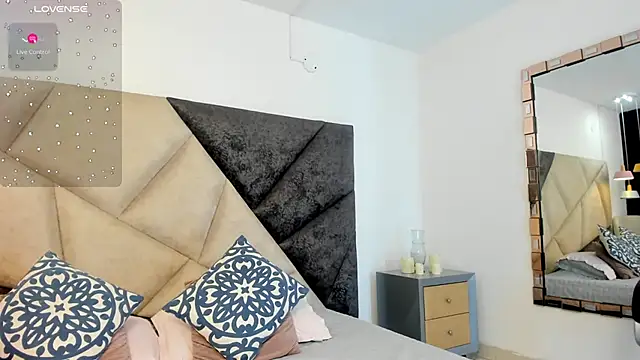 FaloonRoussel online show from October 21, 2025, 6:18 pm