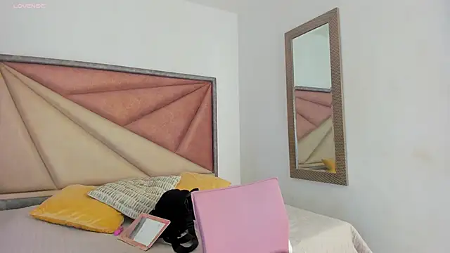 Snapshot of FaloonRoussel chatting on August 8, 2026, 5:53 pm FaloonRoussel online show from August 8, 2026, 5:53 pm