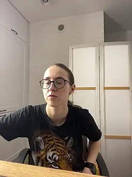 Snapshot of MartiniiSelenna chatting on July 23, 2026, 5:49 am MartiniiSelenna online show from July 23, 2026, 5:49 am