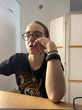 MartiniiSelenna online show from June 16, 2026, 5:51 am