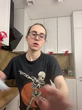 Snapshot of MartiniiSelenna chatting on March 16, 2026, 6:39 am MartiniiSelenna online show from March 16, 2026, 6:39 am