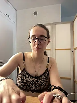 Snapshot of MartiniiSelenna chatting on July 1, 2026, 5:52 am MartiniiSelenna online show from July 1, 2026, 5:52 am