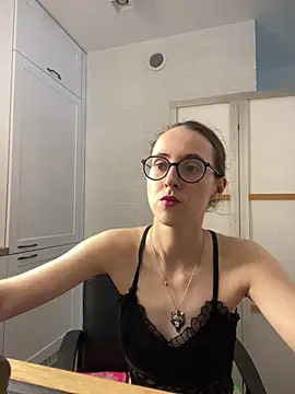 Snapshot of MartiniiSelenna chatting on July 14, 2026, 10:21 am MartiniiSelenna online show from July 14, 2026, 10:21 am