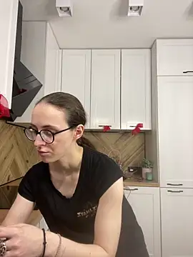 Snapshot of MartiniiSelenna chatting on March 6, 2026, 6:52 am MartiniiSelenna online show from March 6, 2026, 6:52 am