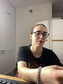 Snapshot of MartiniiSelenna chatting on July 21, 2026, 5:53 am MartiniiSelenna online show from July 21, 2026, 5:53 am