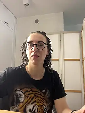 Snapshot of MartiniiSelenna chatting on July 24, 2026, 5:58 am MartiniiSelenna online show from July 24, 2026, 5:58 am