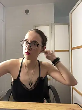 Snapshot of MartiniiSelenna chatting on July 28, 2026, 11:17 am MartiniiSelenna online show from July 28, 2026, 11:17 am