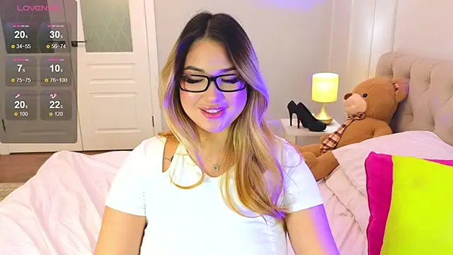 DaniellaMell online show from October 17, 2025, 7:00 am