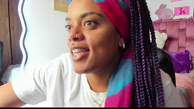 ladyrd1 online show from October 19, 2025, 5:26 pm