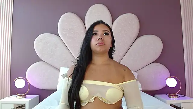 MarianaGarciaa   online show from May 9, 2026, 7:06 pm
