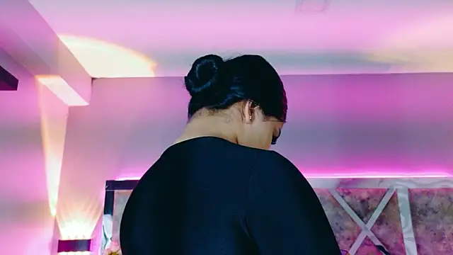 MarianaGarciaa   online show from October 18, 2025, 7:27 pm