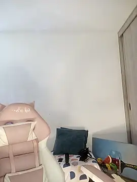 lovely kitt online show from October 26, 2025, 7:25 pm