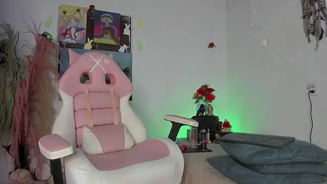 Snapshot of lovely_kitt chatting on July 23, 2026, 1:58 am lovely kitt online show from July 23, 2026, 1:58 am
