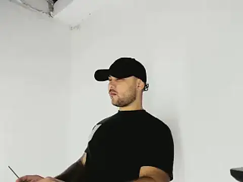 Snapshot of Sebas-hott chatting on October 29, 2025, 10:31 pm Sebas-hott online show from October 29, 2025, 10:31 pm