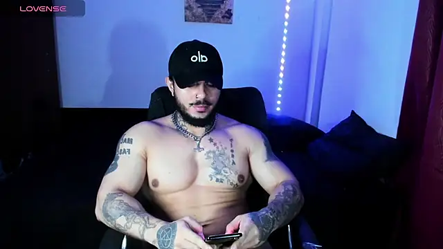 Snapshot of Van_Velckan chatting on November 12, 2025, 3:21 am Van Velckan online show from November 12, 2025, 3:21 am