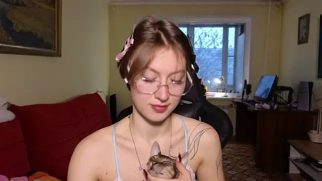 MalvinaBlum online show from November 18, 2025, 2:27 am