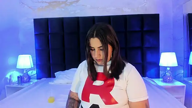 sabrinamilani online show from February 6, 2026, 7:43 pm