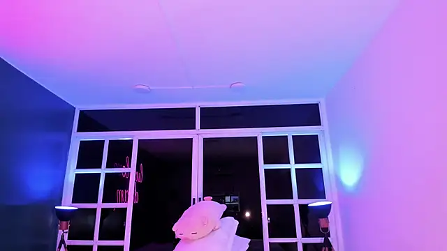 sabrinamilani online show from March 4, 2025, 6:26 am