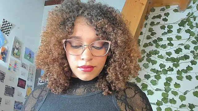 Snapshot of Ada_gales_ chatting on December 5, 2024, 2:58 am Ada gales online show from December 5, 2024, 2:58 am