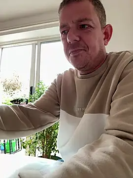 Snapshot of wright87 chatting on April 10, 2026, 4:14 pm wright87 online show from April 10, 2026, 4:14 pm