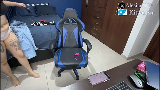 Snapshot of Ales_Kitten chatting on October 13, 2025, 6:09 pm Ales Kitten online show from October 13, 2025, 6:09 pm